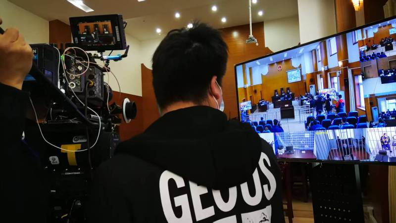 AI生成VS人工创意——玉溪广告片拍摄公司的技术浪漫主义实践